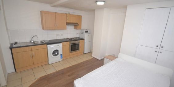 1 bedroom Flat To Let - Photo 3