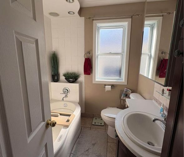 For Lease - 422 Regis Avenue, Vanier and Kingsview Park, Ontario - Photo 2