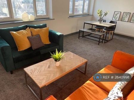 1 bedroom in a flat share to rent - Photo 5