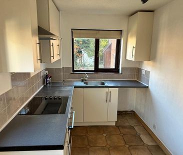 2 bedroom semi-detached house to rent - Photo 6