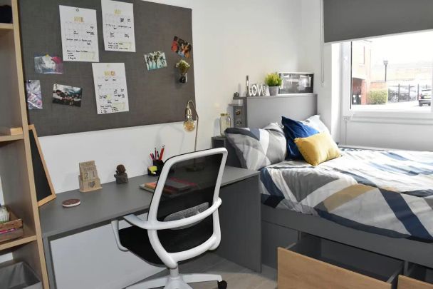Five Bed Apartment (Shared) - Photo 1