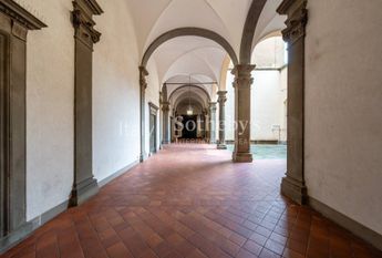 Elegant apartment in a heritage palazzo in Lucca