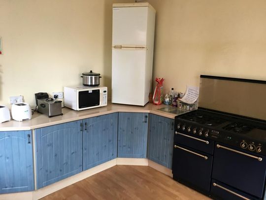 10 bedroom house of multiple occupation to rent - Photo 1