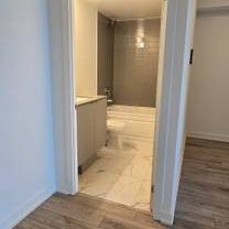 **** Brand new condo 1Bed + Den for rent Burlington ***** - Photo 4