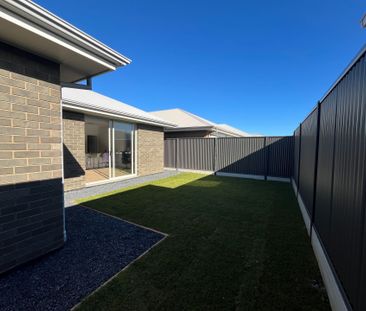 Stunning Brand New Family Home - Photo 2