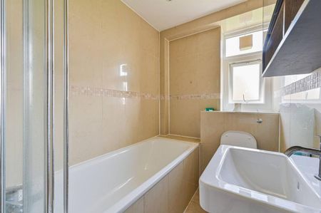 4 bedroom flat to rent - Photo 5