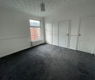 2 bedroom end of terrace house to rent - Photo 3