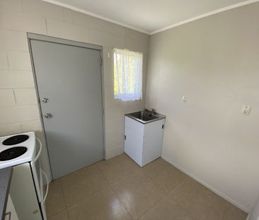 Tidy 2 bedroom unit! - Photo 4