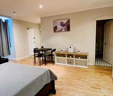 9 Greenknowe Ave-HSA0069, Sydney - Photo 3