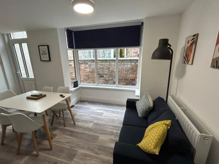 1 bedroom in a house share to rent - Photo 2