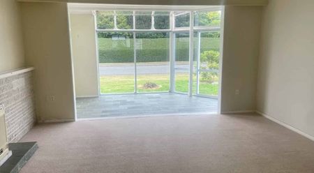 Spacious property - Photo 4