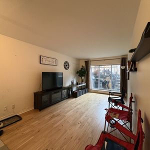 À Louer – Grand 4½ Rénové à Cartierville - Photo 3