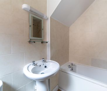 2 bed flat to rent in Warton Terrace, Newcastle Upon Tyne, NE6 - Photo 2