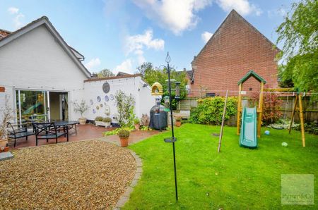 2 bedroom semi-detached house to rent - Photo 2