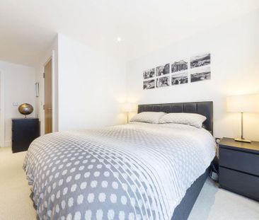 3 bedroom flat to rent - Photo 5