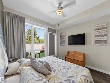 11710 87 Ave NW, Edmonton -Luxury 3-Bed Penthouse in Windsor Park | 3 Baths + 3 Parking | Near U ... — 403 - Photo 4