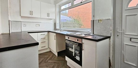 2 bedroom end of terrace house to rent - Photo 2