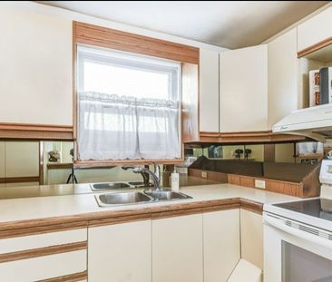 For Lease - 17 Dyson Boulevard Unit# Main Floor, Toronto, Ontario - Photo 6