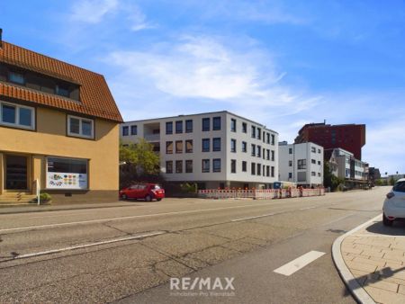 Exklusives Stadthaus Leonberg: 3 Zimmer mit überdachter Loggia - Photo 3