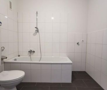 Frisch renovierte 2-Zi.-Whg. mit modernem Bad und Balkon - Photo 2