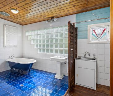 This charming country cottage awaits you! - Photo 5