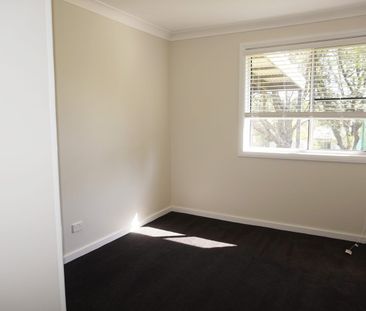 NEWLY RENO'D 3 BED 1 BATH HOME AVAIL 10TH OCT - Photo 2