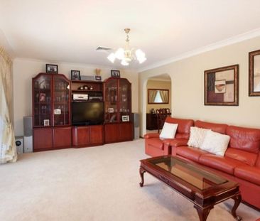 Lovely Home in Quiet Street! - Photo 3