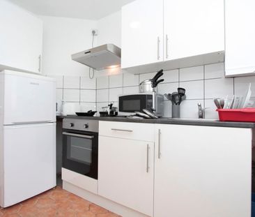 Room in a Shared Flat, Offenbach House, E2 - Photo 5