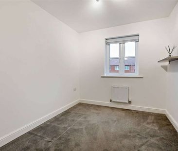 Three bedroom house with a driveway in a sought after village - Photo 1