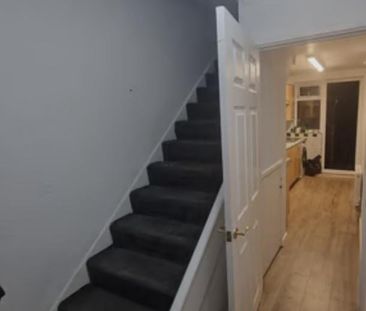 2 bedroom end of terrace house to rent - Photo 3