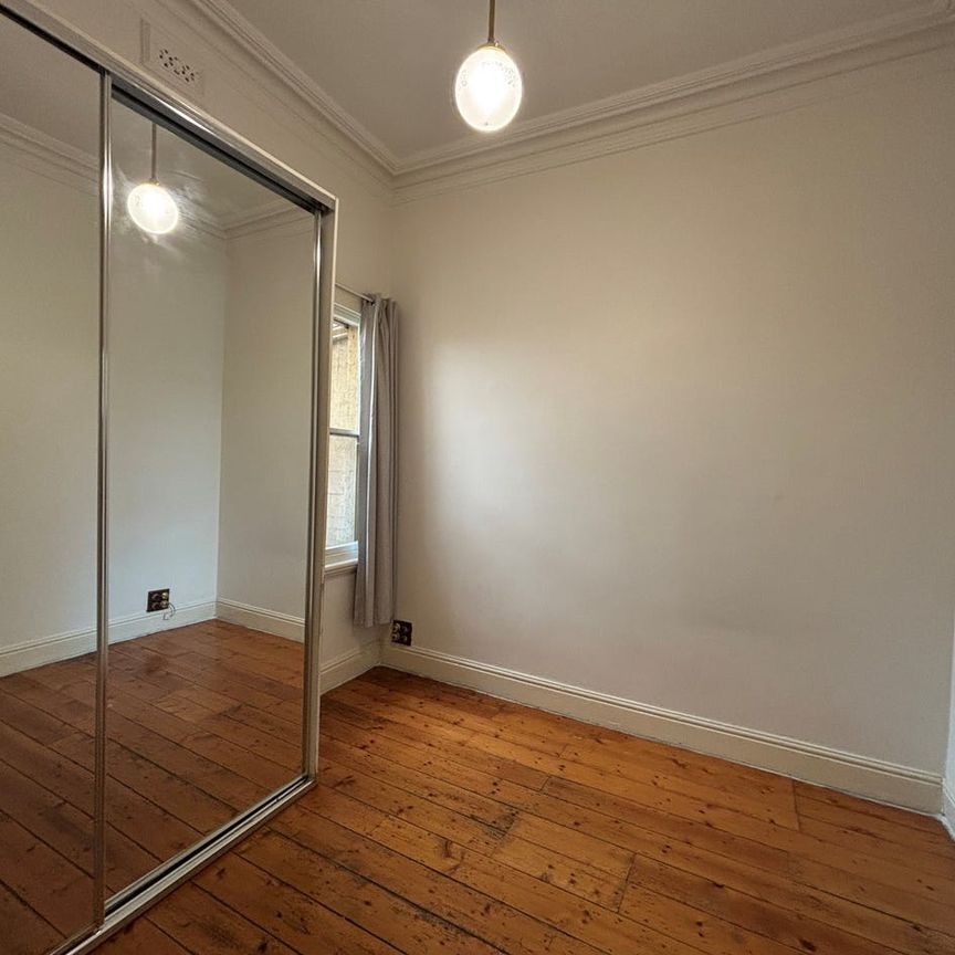 Single-front terrace in prime Collingwood location! - Photo 1