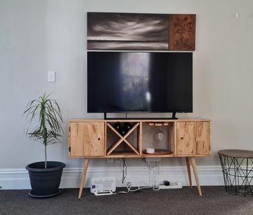 City Oasis: Stylish Apartment Retreat! - Photo 4