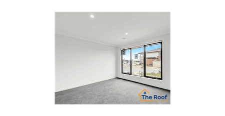 !! Character Filled Residence In The Heart Of Tarneit close to Karwan Primary School !! - Photo 3