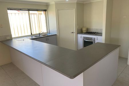 Low maintenance & ducted aircon! - Photo 5