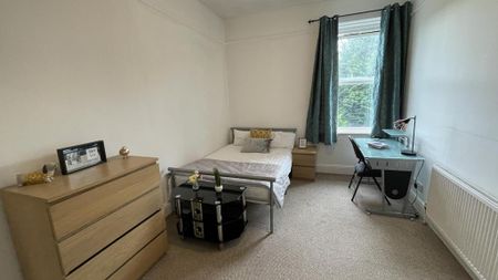 1 bedroom in a house share to rent - Photo 3