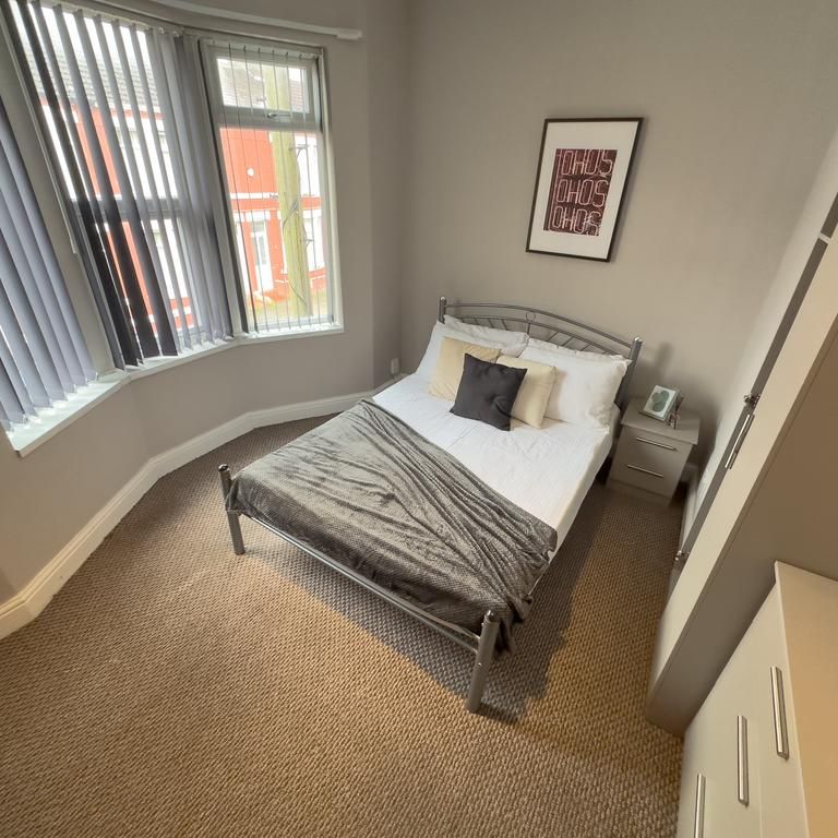 4 bedroom terraced house to rent - Photo 1