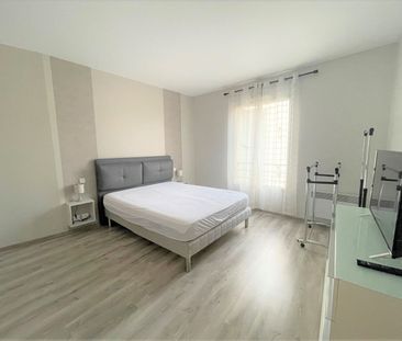 Location Appartement 4 pièces 92m² - Photo 6