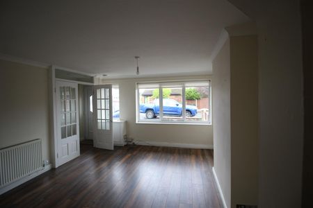 3 Bedroom Semi-Detached House for Rent - Photo 4