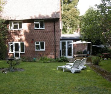 4 bedroom semi-detached house to rent - Photo 3