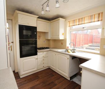 3 bedroom semi-detached house to rent - Photo 2