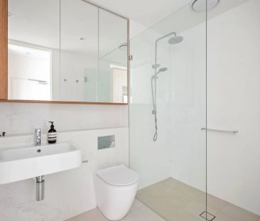 Luxurious Top-Floor Apartment in The Centre of Manly - Photo 6