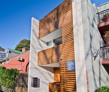 Stylish Studio Apartment in the Heart of Erskineville! - Photo 3