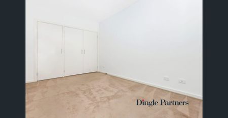 Bright & Modern 2-Bedroom Apartment in the Heart of Collingwood - Photo 3