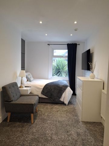 Room to let in newly refurbished HMO – Heneage Road - Photo 3