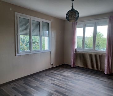 Appartement de 4 pièces de 109 m² avec terrasse, jardin et 2 places... - Photo 1