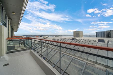 4.5 Star Hotel, Top Floor Fully Furnished Apartment - Photo 2