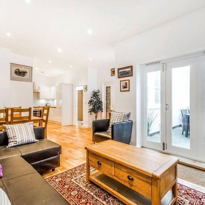 3 bedroom flat to rent - Photo 1