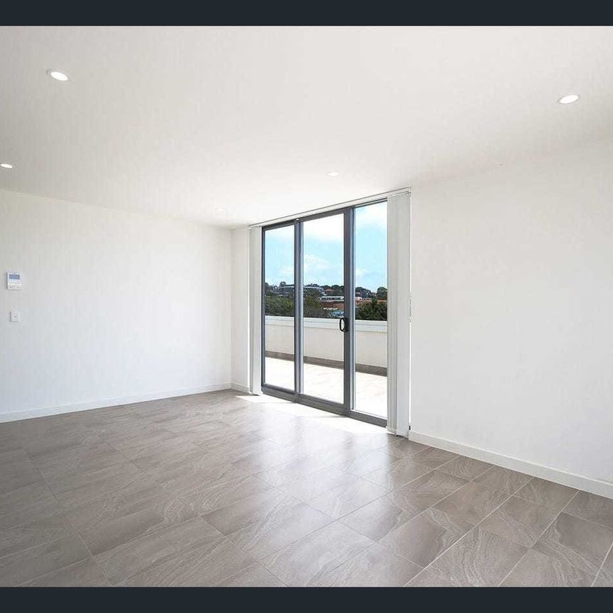 Modern Coastal Living with Spacious Winter Garden 413/23 Pacific Parade, Dee Why, NSW 2099 - Photo 1