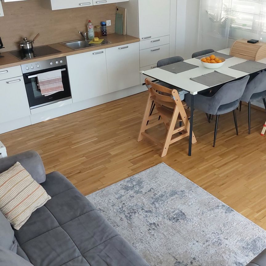Ruhige 3-Zimmer-Wohnung ( 58,34 m²) mit Tiefgarage und überdachtem Balkon nähe Webling! - Photo 1