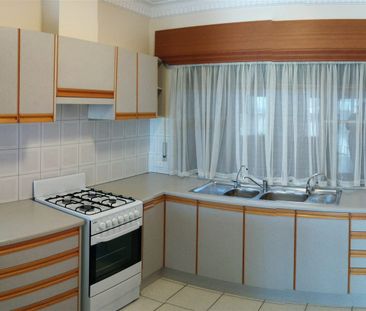 Spacious High Quality Apartment - Photo 6